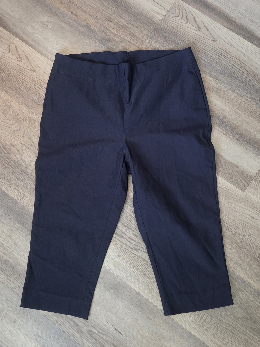Chicos Pull On Stretch Capri Crop Comfort Pant Size 1 (US 8) Navy Blue